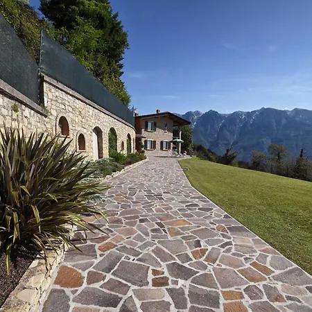 Sole With Stunning View Villa Tignale